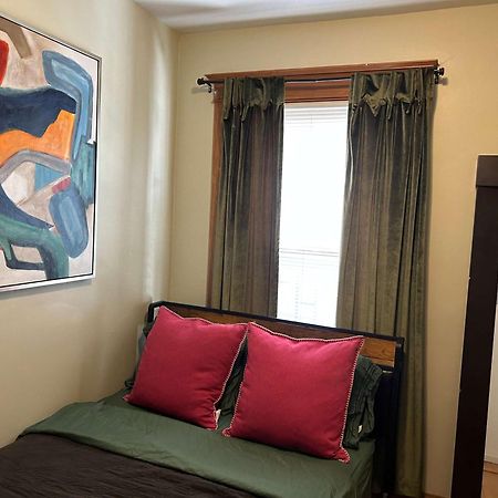 Green Room In Dorothys Bnb Chicago Luaran gambar