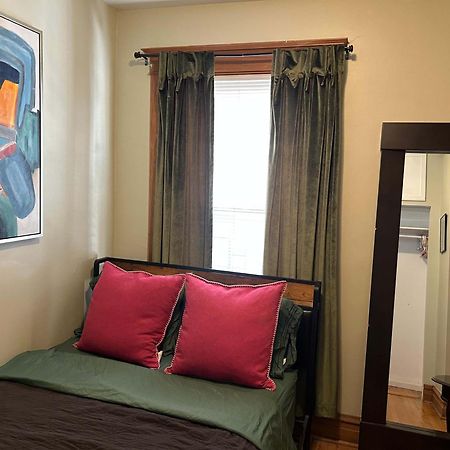 Green Room In Dorothys Bnb Chicago Luaran gambar