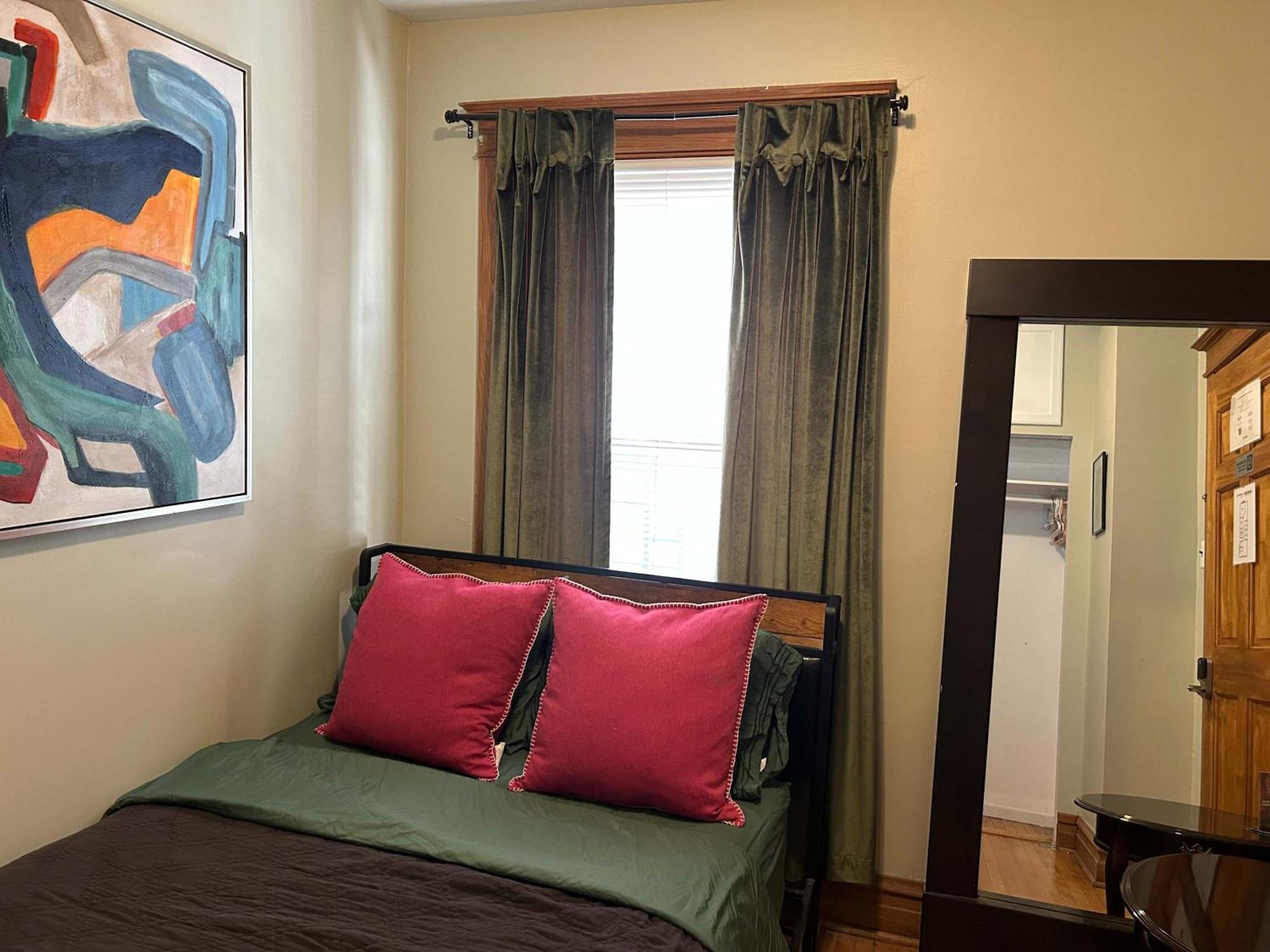 Green Room In Dorothys Bnb Chicago Luaran gambar